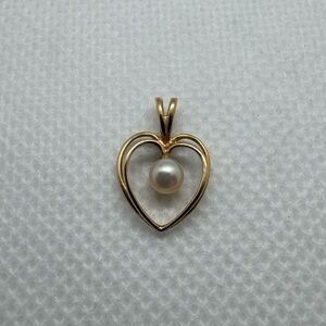 Beautiful 14K Yellow Gold Pearl Accent Open Heart Pendant Dainty 585